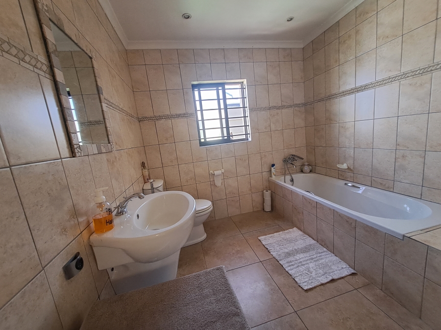 5 Bedroom Property for Sale in Athlone Western Cape